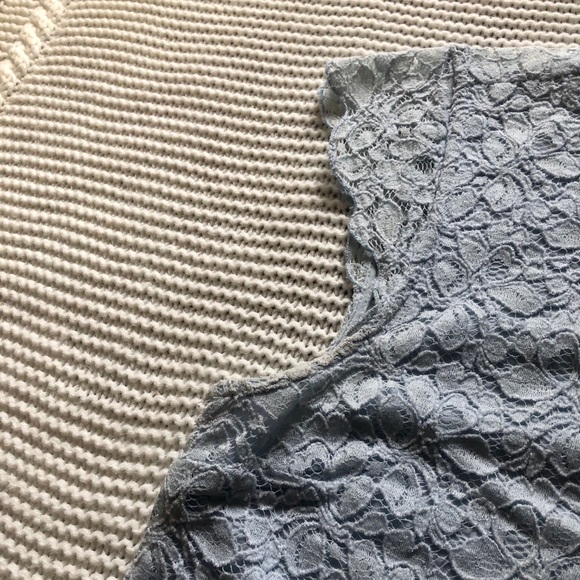 Aritzia - Talula lace tank top with cap sleeve - Picture 4 of 4
